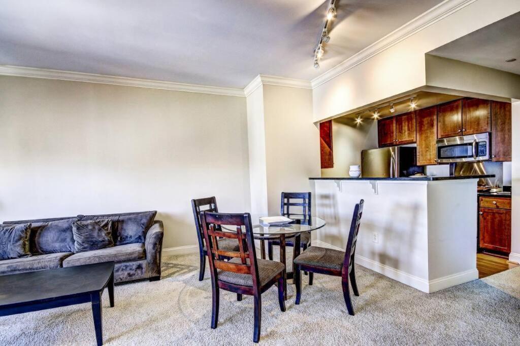Chase Penthouse At 39 West Baltimore Inner Harbor Convention Center Free Indoor Parking One And Two Bedrooms 외부 사진