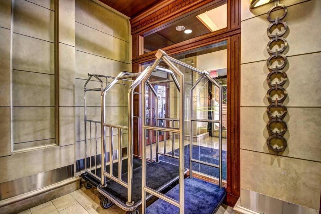 Chase Penthouse At 39 West Baltimore Inner Harbor Convention Center Free Indoor Parking One And Two Bedrooms 외부 사진