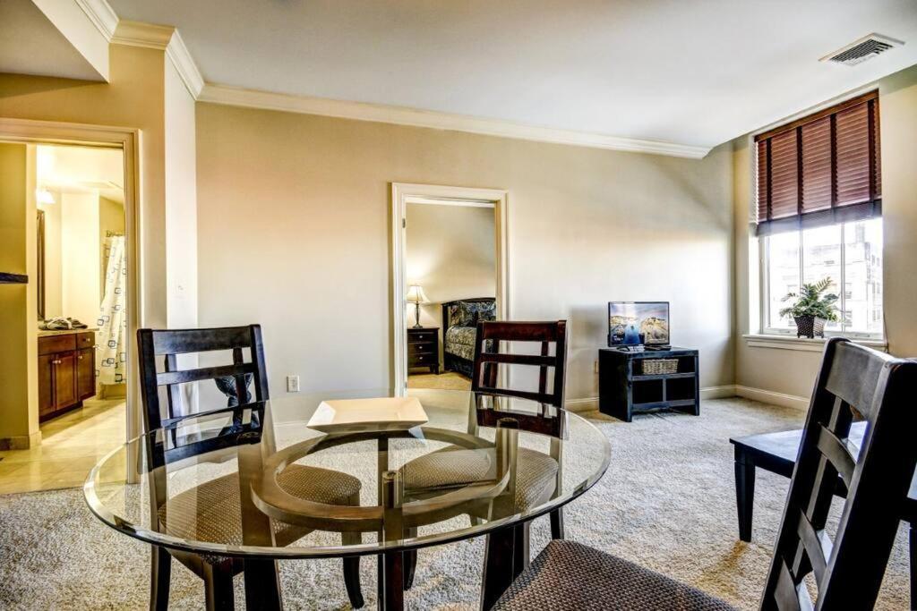 Chase Penthouse At 39 West Baltimore Inner Harbor Convention Center Free Indoor Parking One And Two Bedrooms 외부 사진